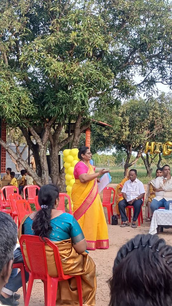 Children of all ages learning together at Mango Woods School