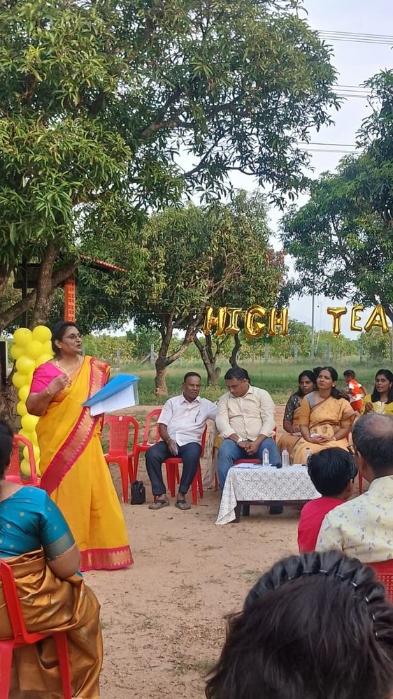 Children of all ages learning together at Mango Woods School