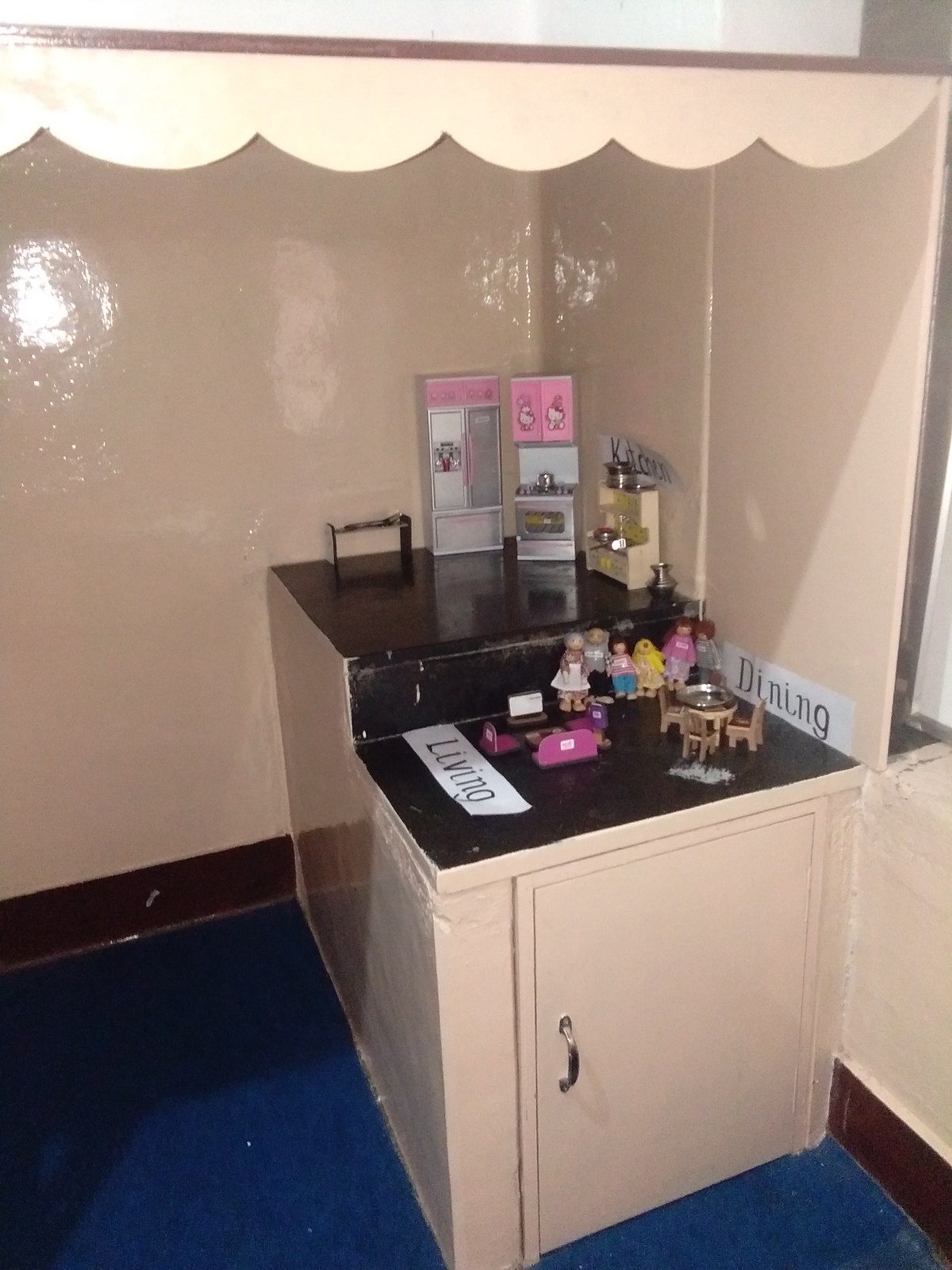 The home space set up with a kitchen, dining and living corner